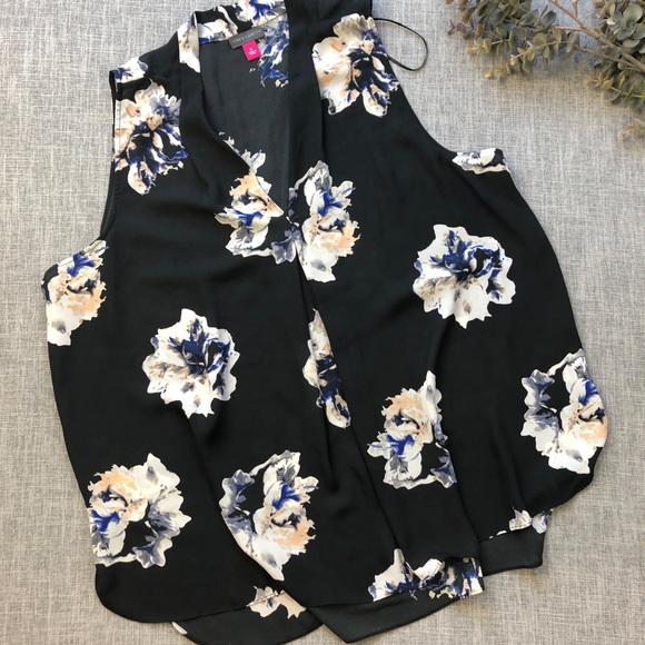 Vince Camuto Tops - VINCE CAMUTO/ floral blouse